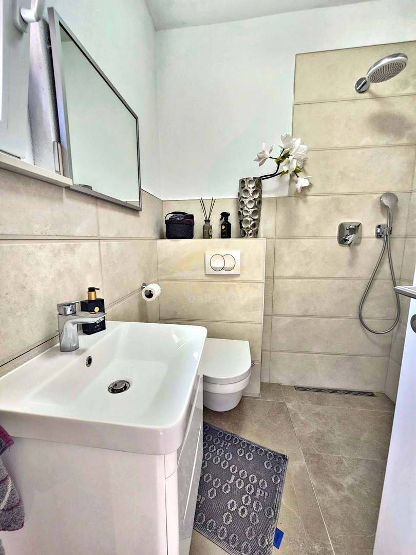 Casa di lusso a Čiovo - Mastrinka con 3 appartamenti e vista aperta sul mare